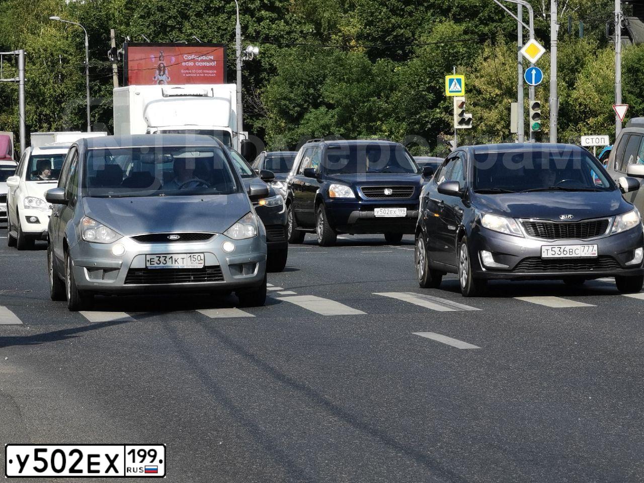 Фото автомобиля HONDA PILOT, 2004 — госномер У502ЕХ199. Цвет: ТЕМНО-СИНИЙ