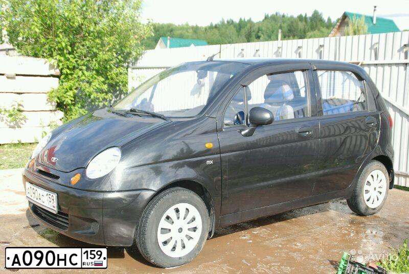 Фото автомобиля RENAULT SANDERO, 2013 — госномер Р139СС159. Цвет: Красный