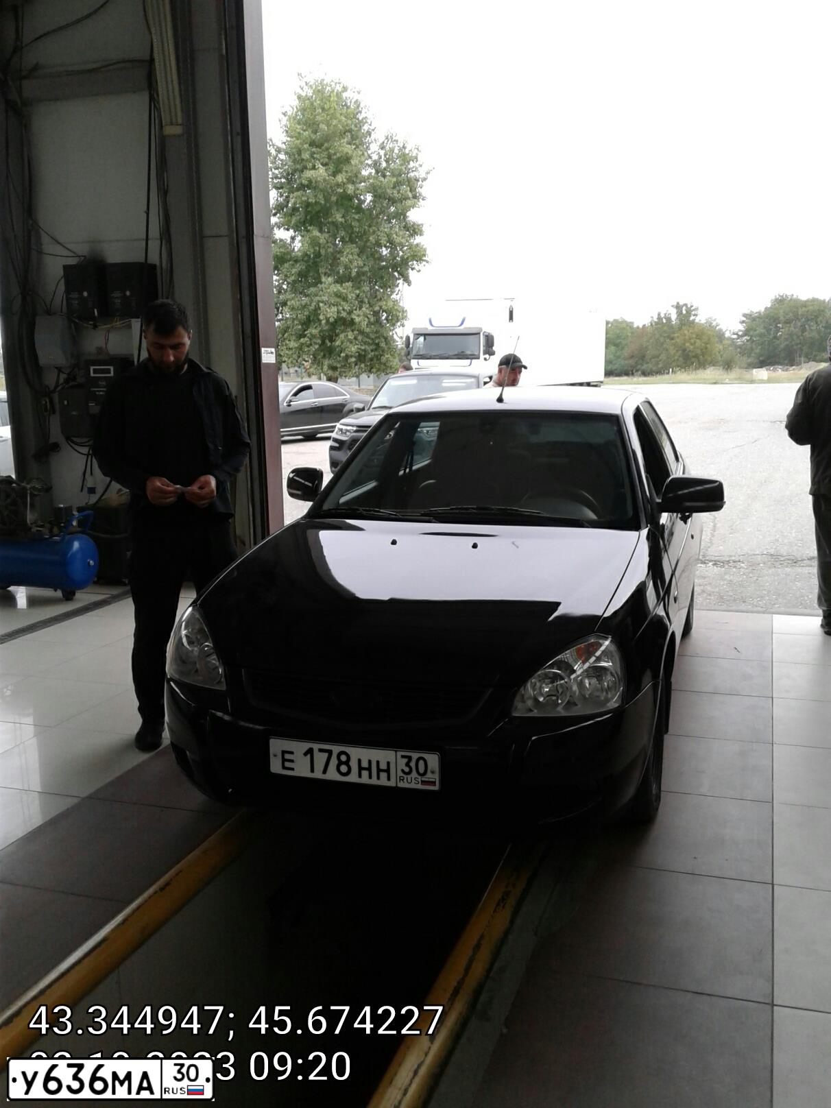 Фото автомобиля LADA PRIORA, 2013 — госномер К605АМ95. Цвет: Сине-Черный