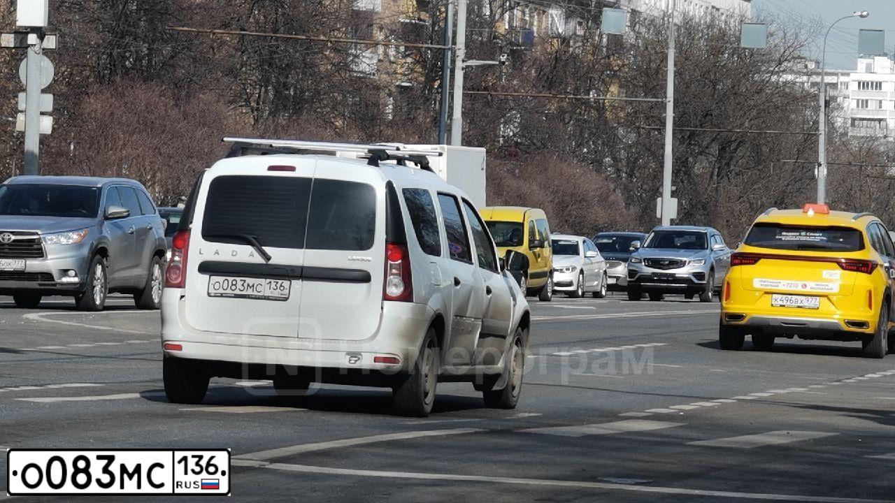 Фото автомобиля LADA LARGUS, 2019 — госномер О083МС136. Цвет: Белый
