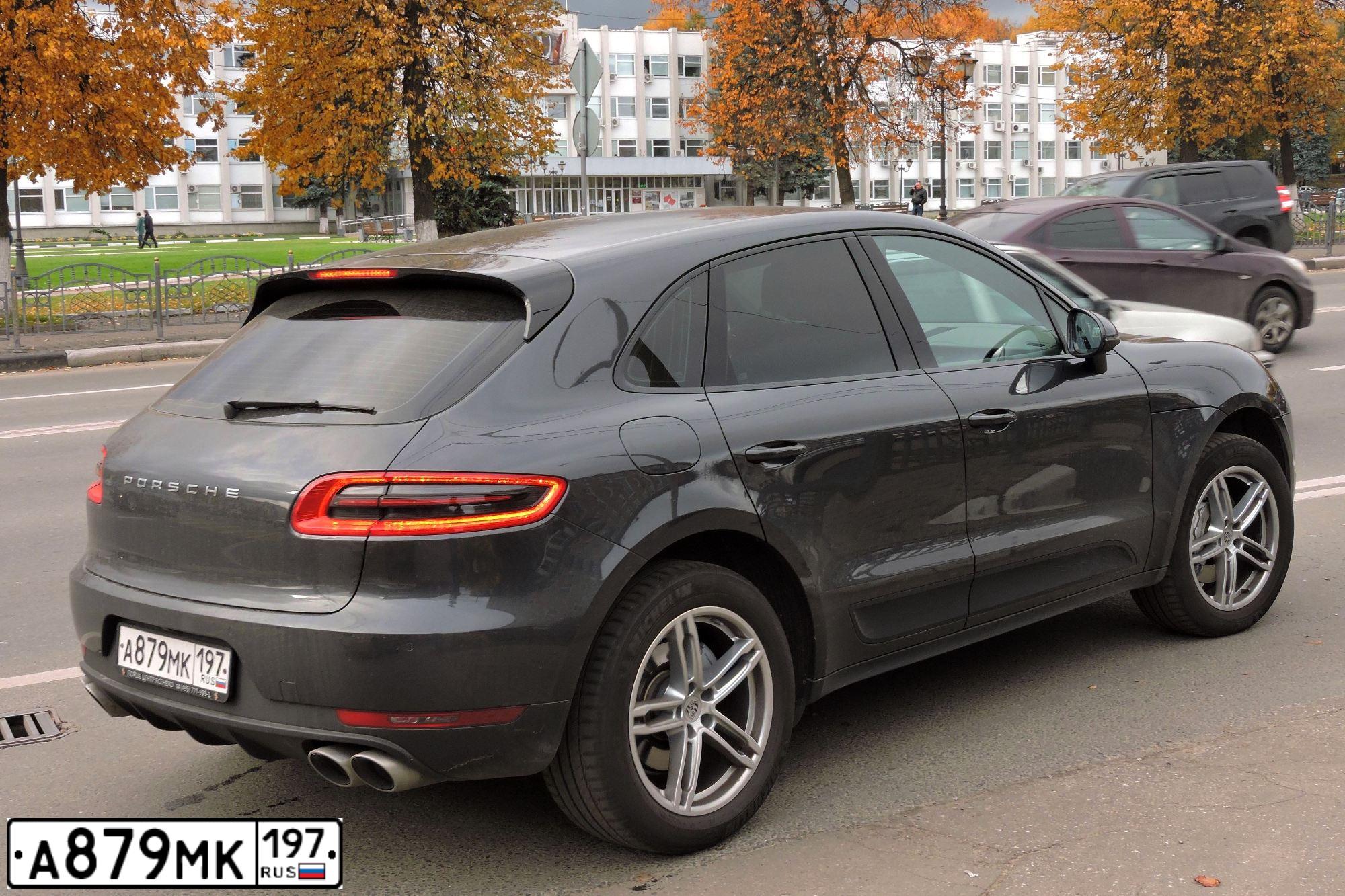 Фото автомобиля LANDROVER RANGE ROVER EVOQUE, 2014 — госномер М336ВК799. Цвет: бронзовый