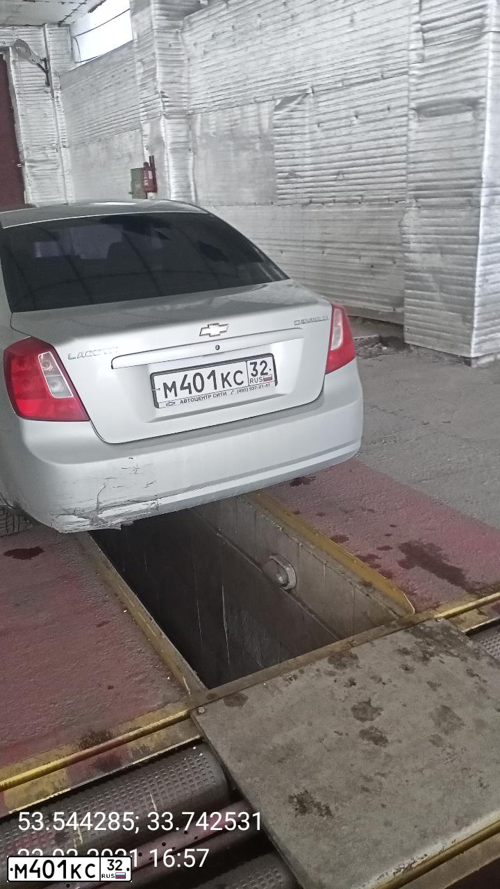 Фото автомобиля CHEVROLET LACETTI, 2007 — госномер М401КС32. Цвет: СЕРЕБРИСТЫЙ