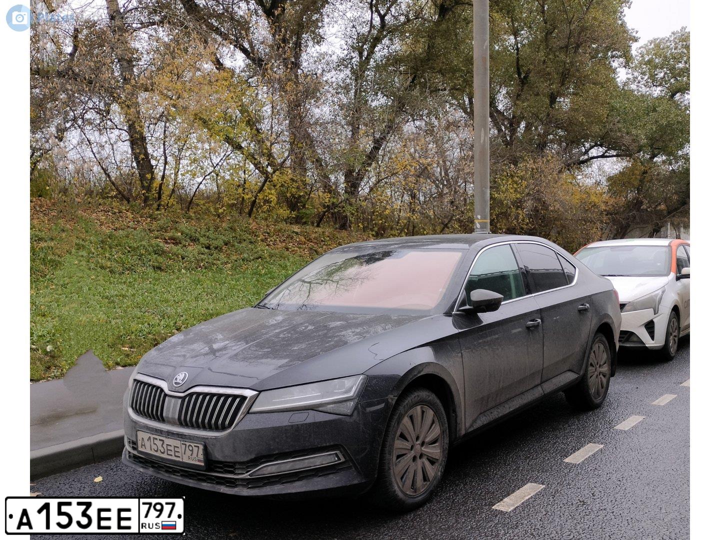 Фото автомобиля SKODA SUPERB, 2021 — госномер А153ЕЕ797. Цвет: ЧЕРНЫЙ