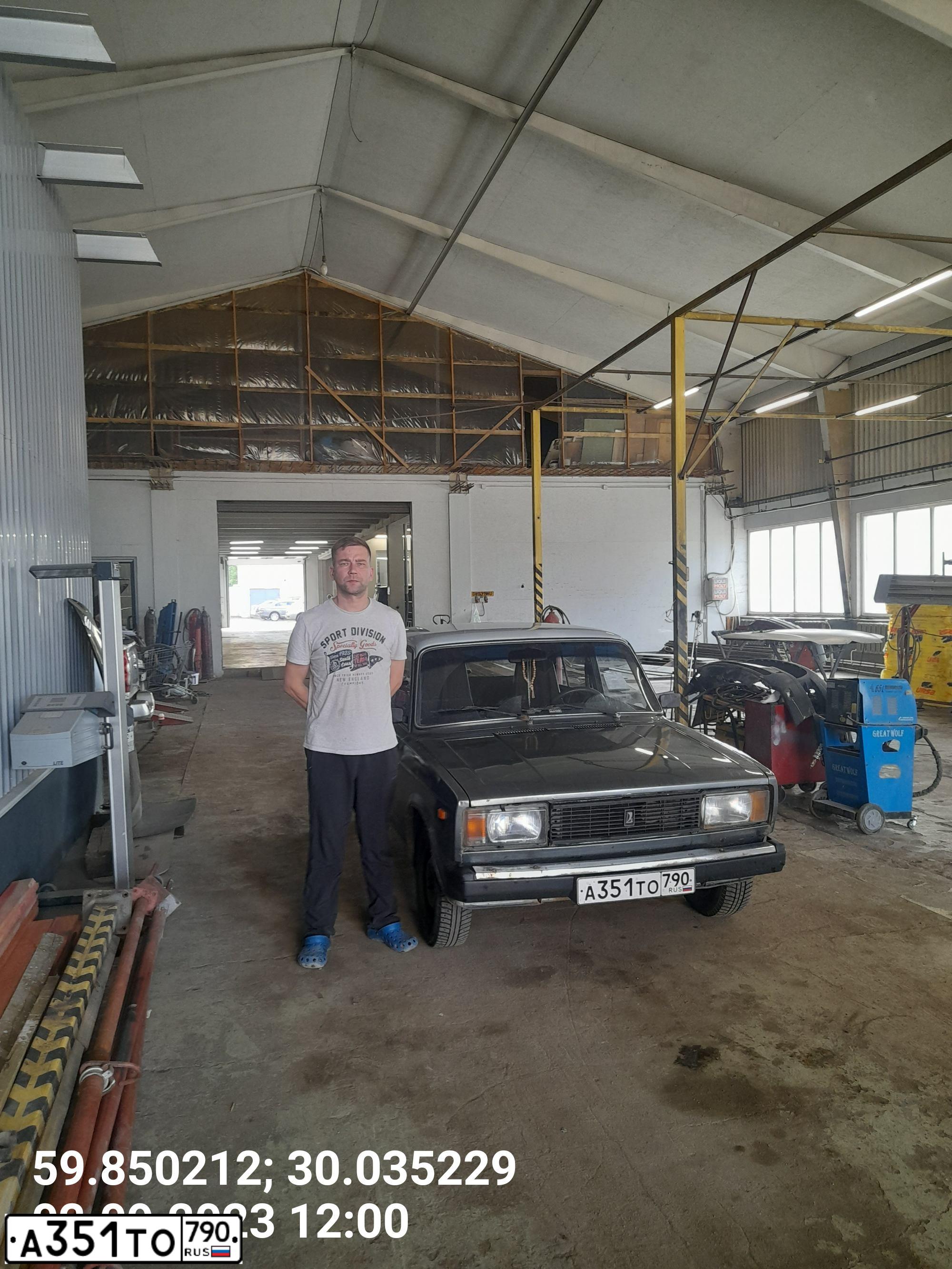 Фото автомобиля LADA 2105, 2010 — госномер Е759ЕН147