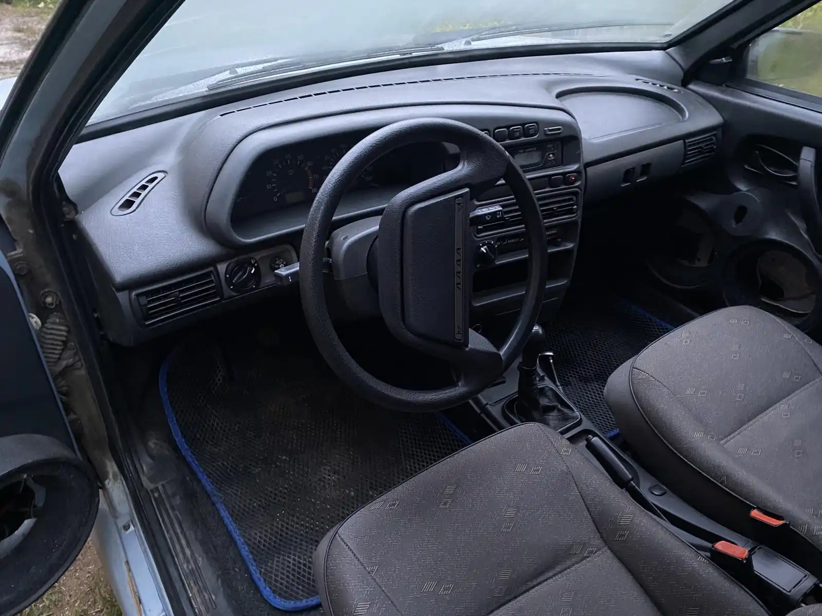 Фото автомобиля LADA 2114 SAMARA, 2005 — госномер Е079РХ790. Цвет: СЕРЕБРИСТО-ЖЕЛТЫЙ