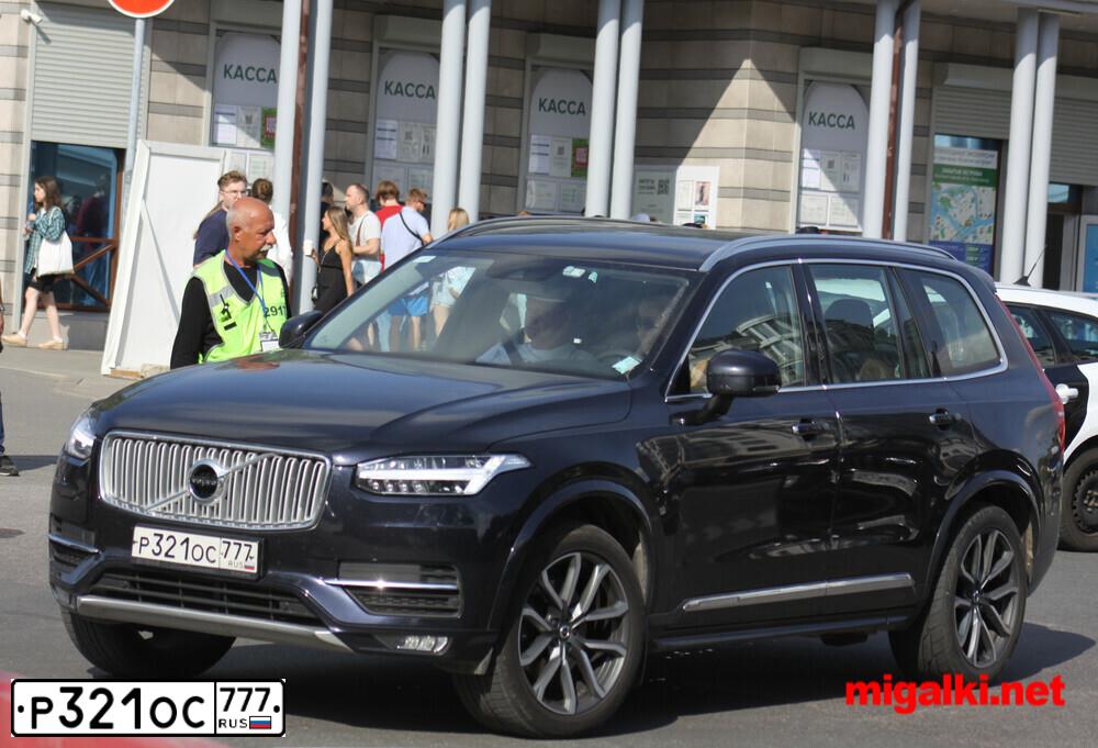 Фото автомобиля VOLVO XC90, 2012 — госномер Е418ЕУ147. Цвет: ЧЕРНЫЙ