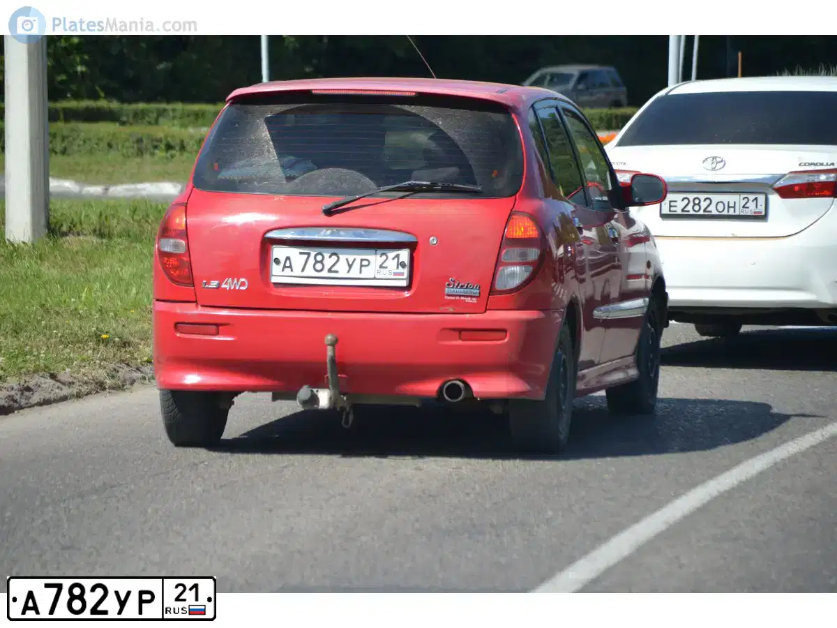 Фото автомобиля DAIHATSU SIRION, 2001 — госномер А782УР21. Цвет: КРАСНЫЙ