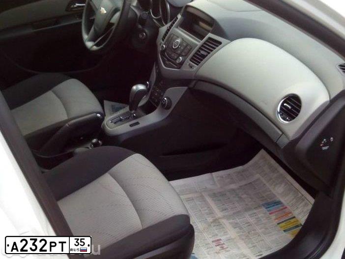 Фото автомобиля CHEVROLET CRUZE, 2011 — госномер А232РТ35. Цвет: Белый