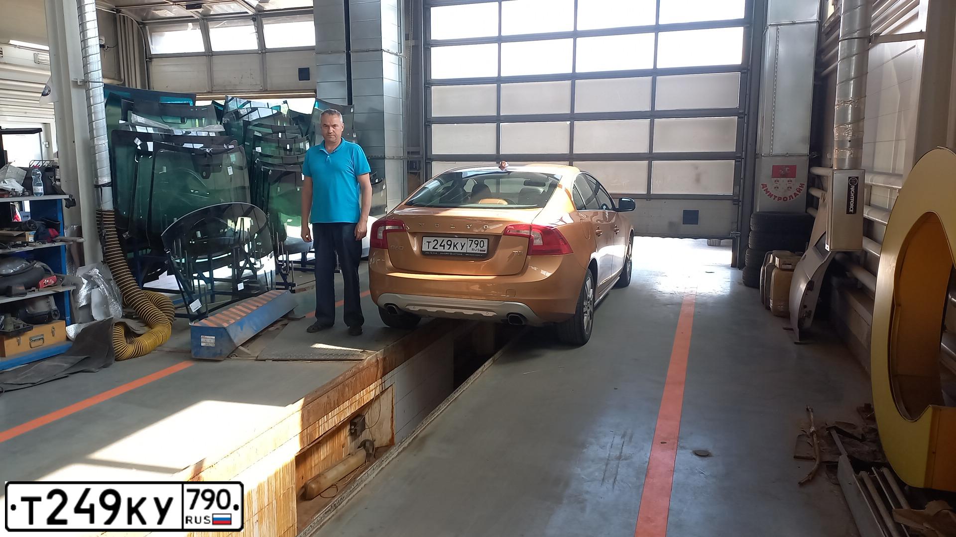 Фото автомобиля VOLVO S60, 2012 — госномер Т249КУ790