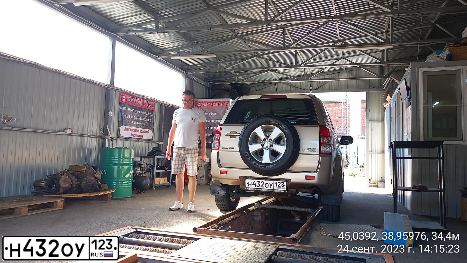 Фото автомобиля SUZUKI GRAND VITARA, 2011 — госномер Е775НУ51. Цвет: БЕЖЕВЫЙ