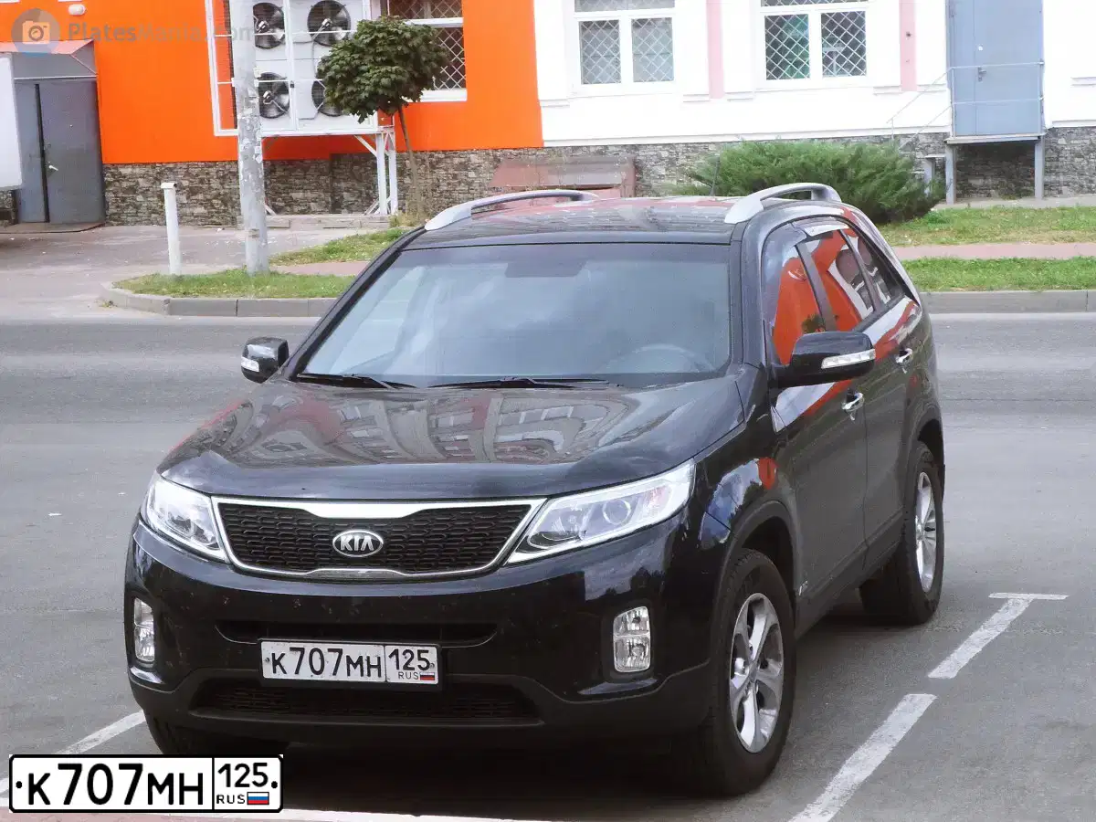 Фото автомобиля KIA SORENTO, 2015 — госномер У784КР198. Цвет: ЧЕРНЫЙ