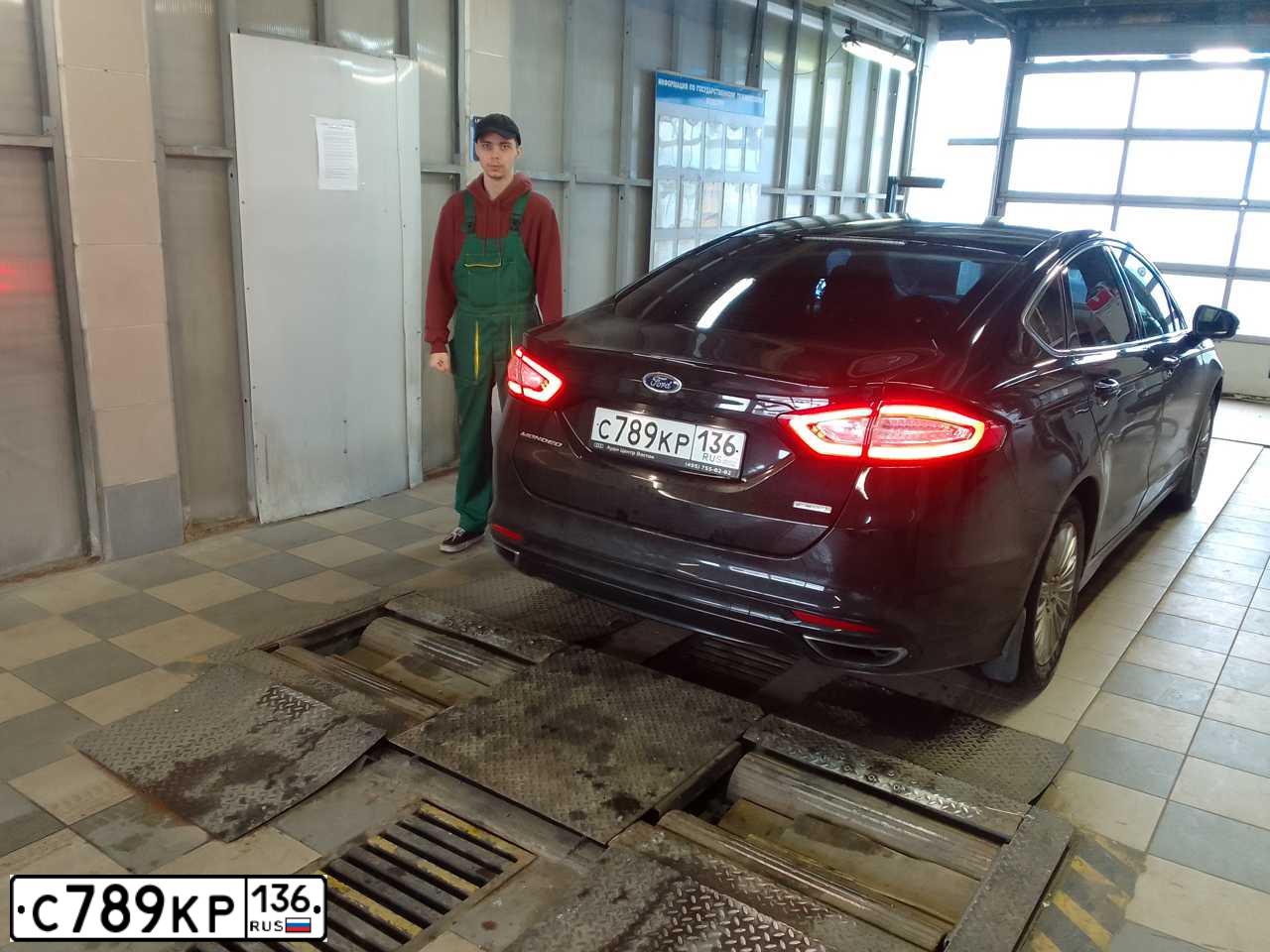 Фото автомобиля FORD MONDEO, 2016 — госномер Е799УН199. Цвет: ЧЕРНЫЙ
