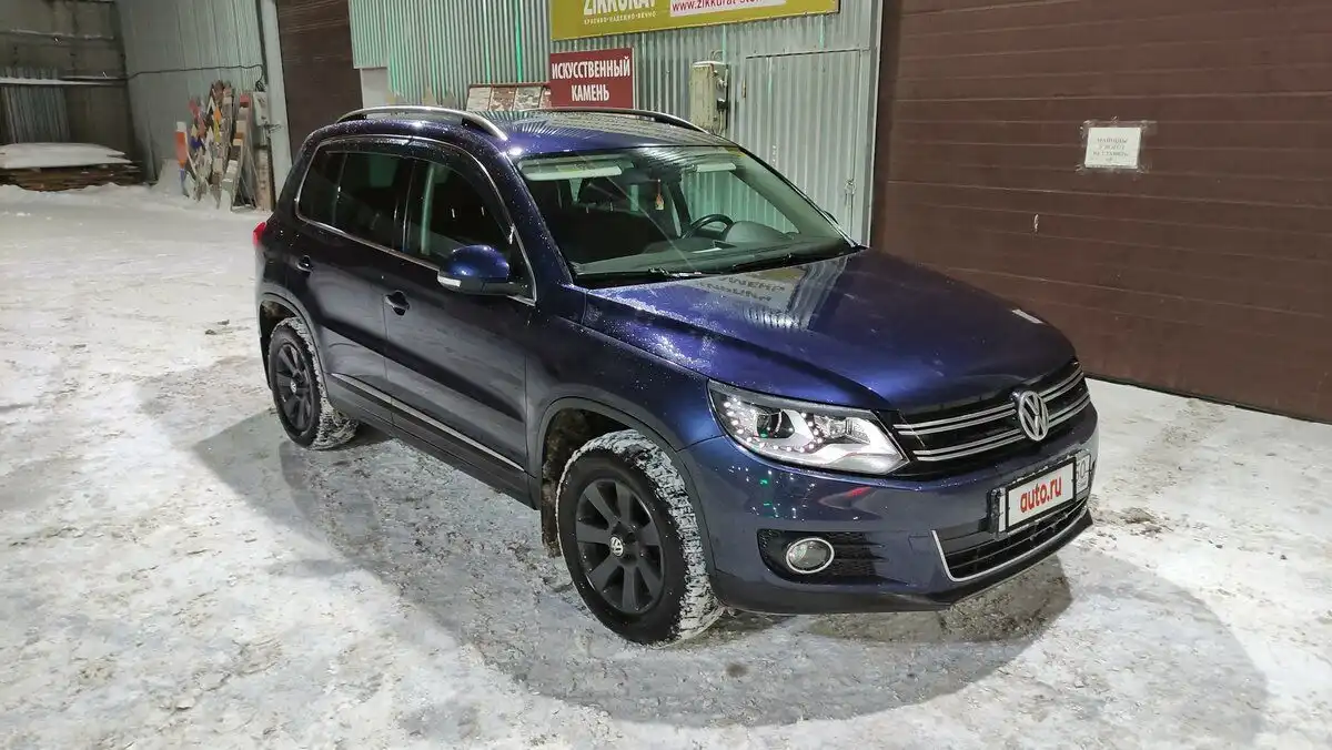 Фото автомобиля VOLKSWAGEN TIGUAN, 2012 — госномер М374УК177. Цвет: ТЕМНО-СИНИЙ