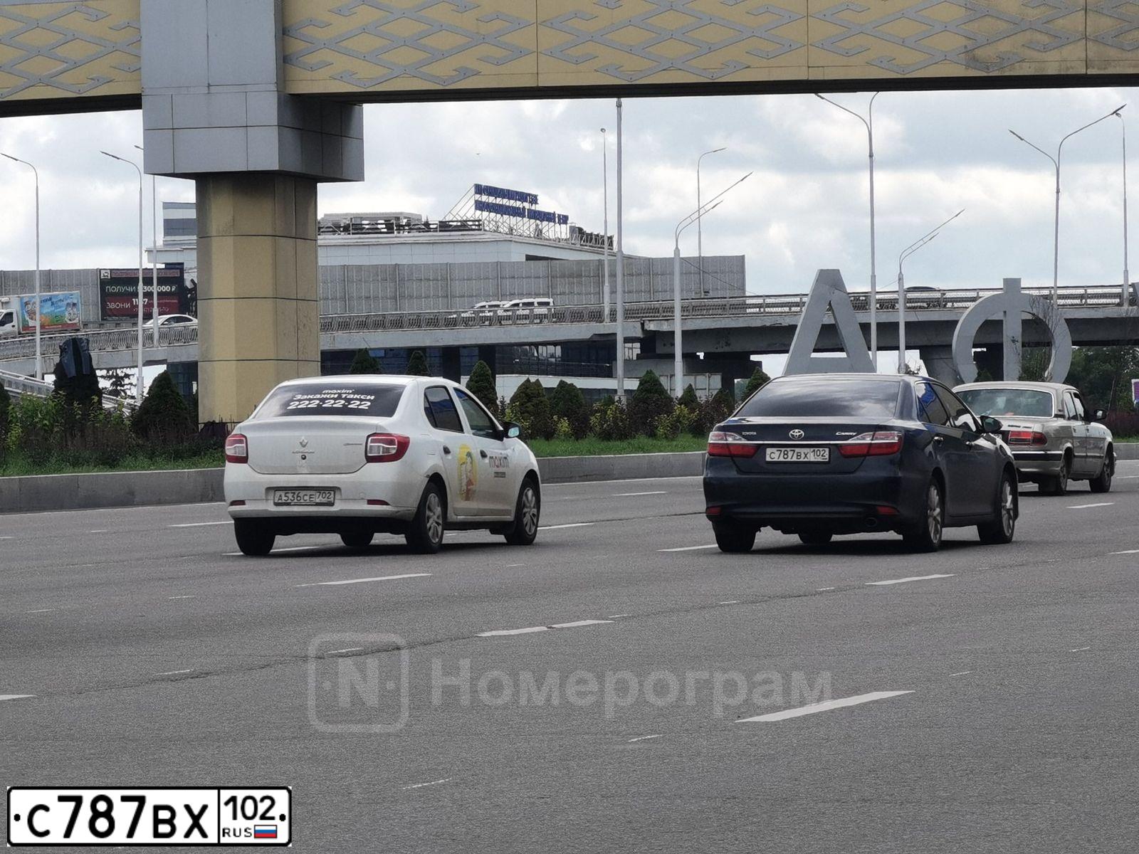 Фото автомобиля TOYOTA CAMRY, 2015 — госномер С787ВХ102. Цвет: Темно-серый металлик