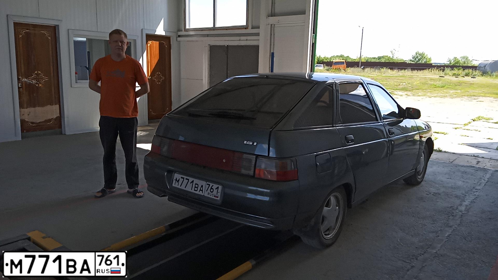 Фото автомобиля LADA 2112 LADA, 2006 — госномер М771ВА761. Цвет: Серо-сине-зеленый