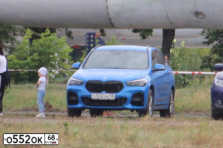 Фото автомобиля BMW X1, 2020 — госномер О552ОК68. Цвет: СИНИЙ МЕТАЛЛИК