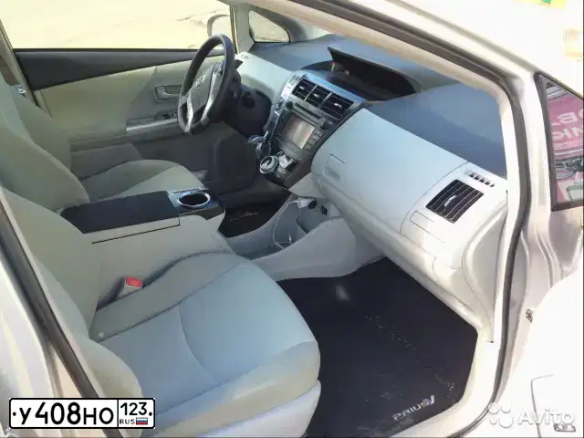 Фото автомобиля TOYOTA PRIUS, 2012 — госномер У408НО123. Цвет: СЕРЕБРИСТЫЙ