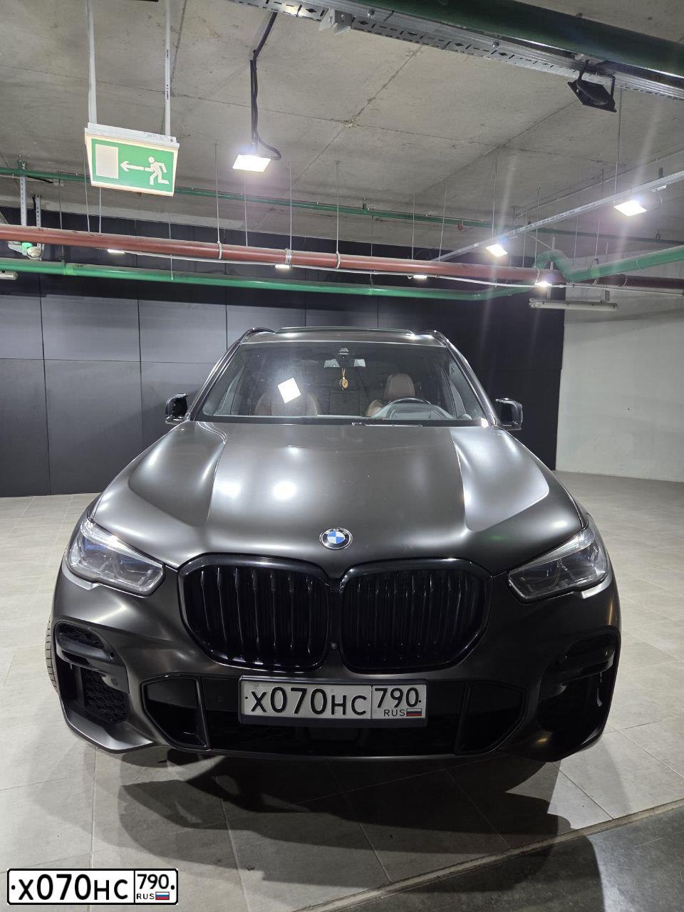 Фото автомобиля BMW X5, 2021 — госномер У708МТ198