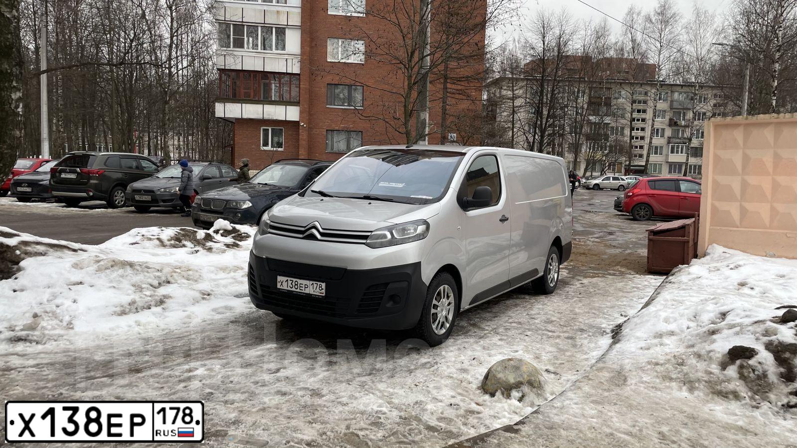 Фото автомобиля CITROEN JUMPER, 2017 — госномер Х138ЕР178. Цвет: Серебристый