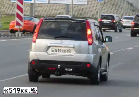 Фото автомобиля NISSAN X-TRAIL, 2009 — госномер Т185МВ198. Цвет: Серебристый