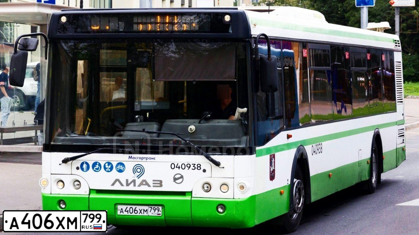 Фото автомобиля LIAZ 5292, 2013 — госномер Т462ВЕ77. Цвет: белый зеленый