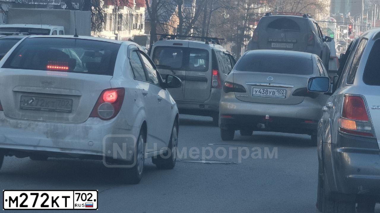 Фото автомобиля CHEVROLET AVEO, 2012 — госномер М272КТ702. Цвет: Белый