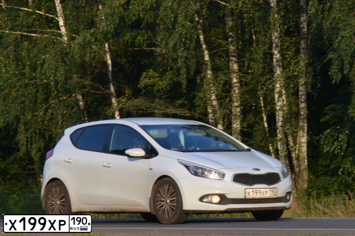 Фото автомобиля KIA CEED, 2012 — госномер В131КХ01. Цвет: Белый