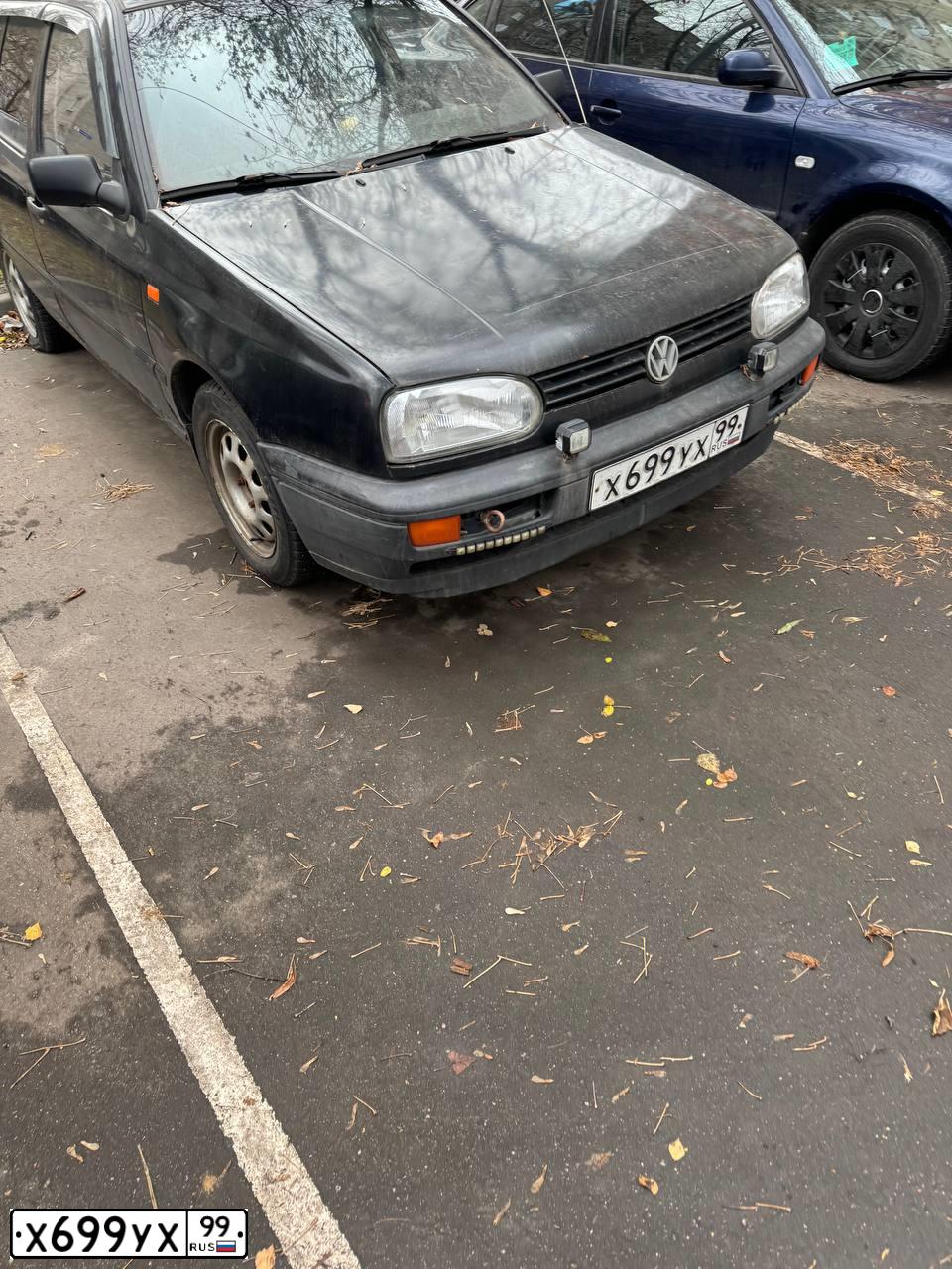 Фото автомобиля VOLKSWAGEN GOLF, 1993 — госномер Х699УХ99. Цвет: ЧЕРНЫЙ