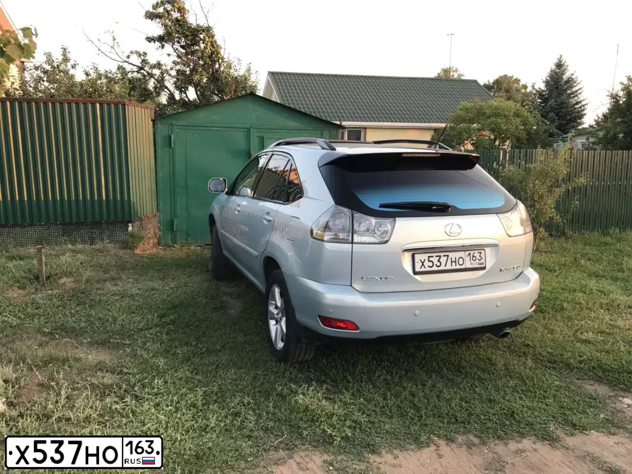 Фото автомобиля LEXUS S RX, 2006 — госномер Е247ВУ138. Цвет: СВЕТЛО-ГОЛУБОЙ
