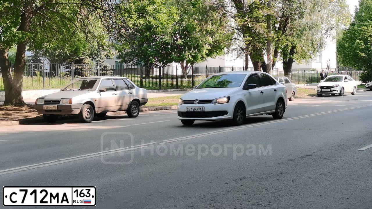 Фото автомобиля VOLKSWAGEN POLO, 2013 — госномер С712МА163. Цвет: Белый