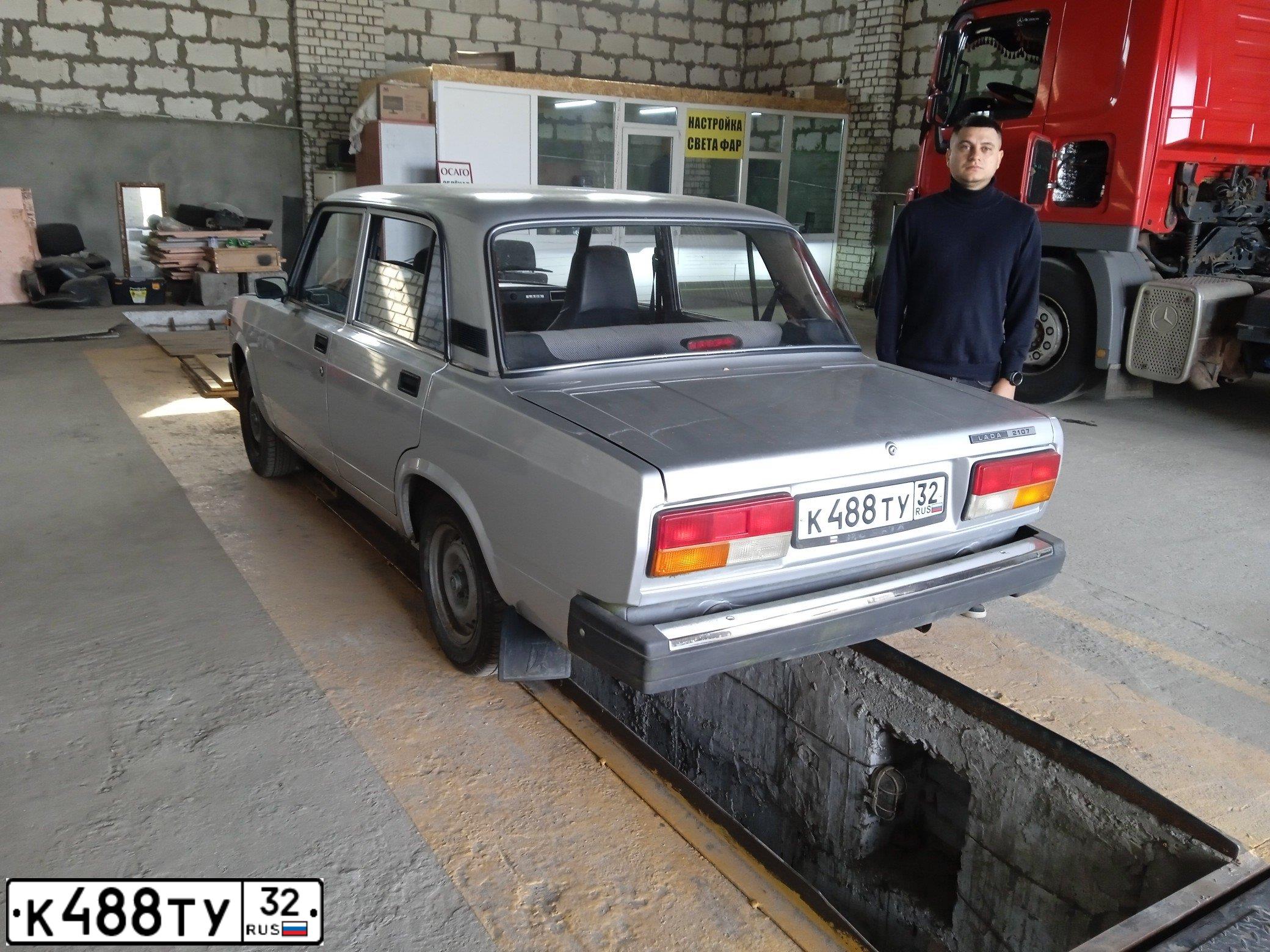 Фото автомобиля VOLKSWAGEN POLO, 2006 — госномер К448ТУ32. Цвет: Серебристый