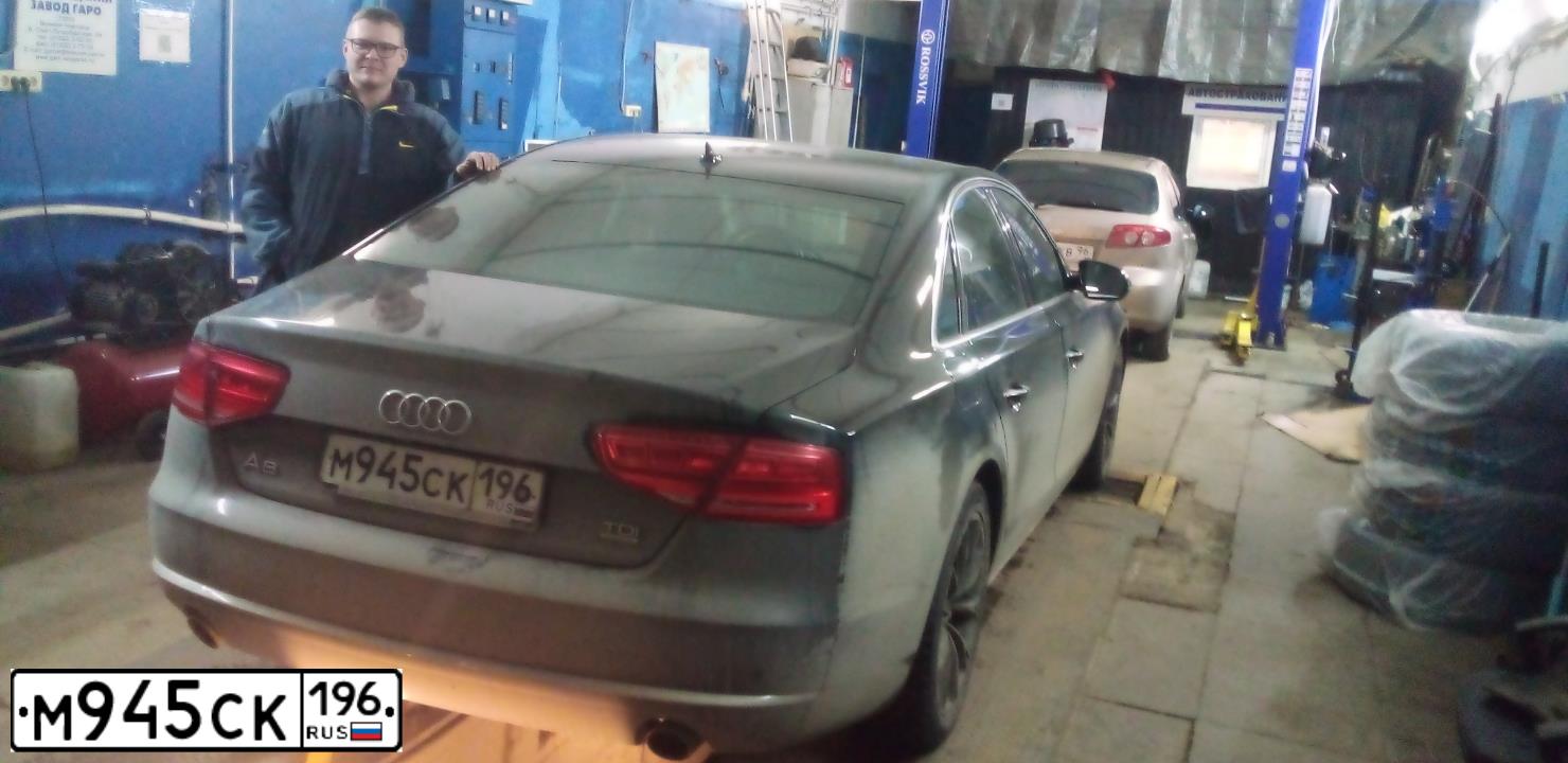 Фото автомобиля AUDI A8, 2011 — госномер Н008РО96. Цвет: ЧЕРНЫЙ
