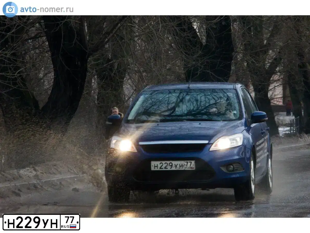 Фото автомобиля FORD FOCUS, 2008 — госномер Н229УН77. Цвет: СИНИЙ