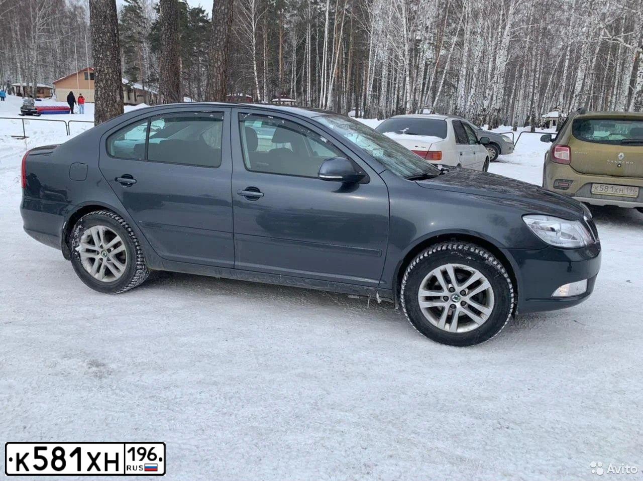 Фото автомобиля RENAULT SANDERO, 2015 — госномер К581ХН196. Цвет: ЗОЛОТИСТО-ЗЕЛЕНЫЙ