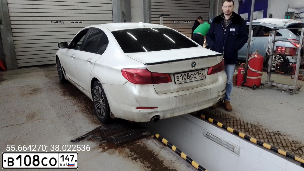 Фото автомобиля BMW W SERIE 5, 2017 — госномер Е811ТЕ797. Цвет: БЕЛЫЙ МЕТАЛЛИК