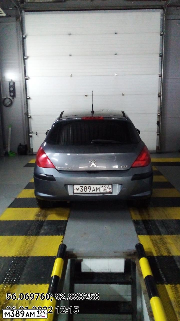 Фото автомобиля PEUGEOT 308, 2009 — госномер М389АМ124. Цвет: ТЕМНО-СЕРЫЙ