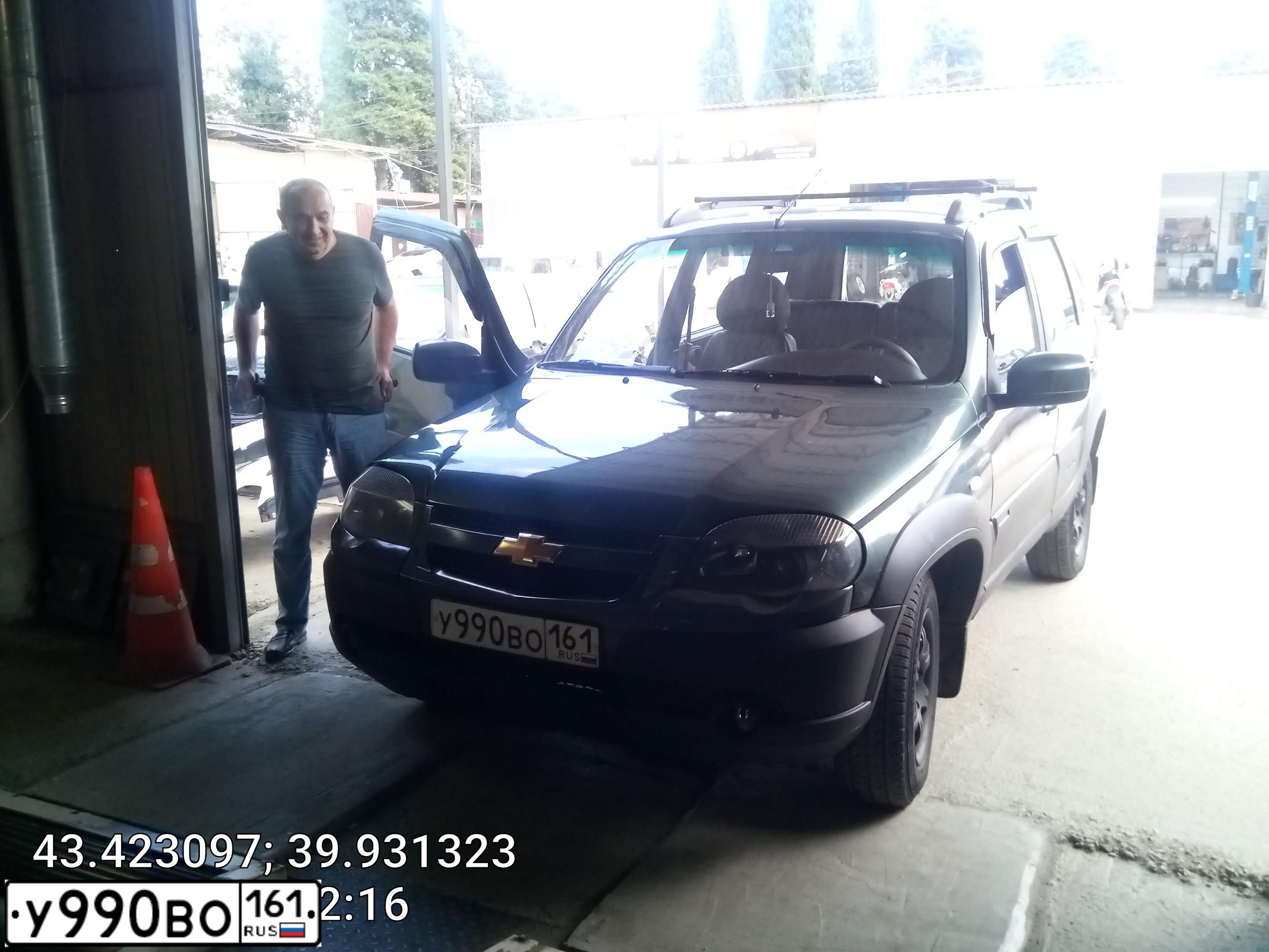Фото автомобиля CHEVROLET NIVA, 2008 — госномер К990ВО161. Цвет: Т.СЕРО-ЗЕЛЕНЫЙ МЕТАЛ