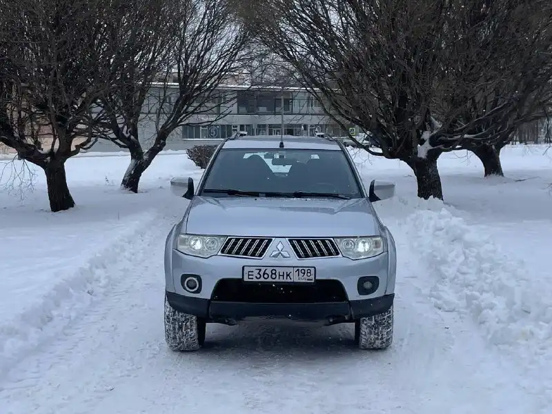 Фото автомобиля MITSUBISHI PAJERO SPORT, 2008 — госномер Е368НК198. Цвет: СЕРЕБРИСТЫЙ