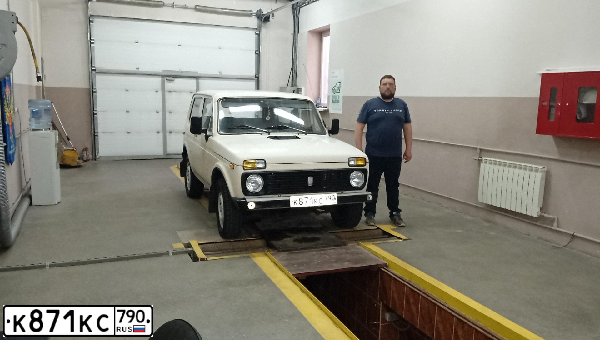 Фото автомобиля LADA 2121 NIVA, 1988 — госномер О152ОН797. Цвет: Белый