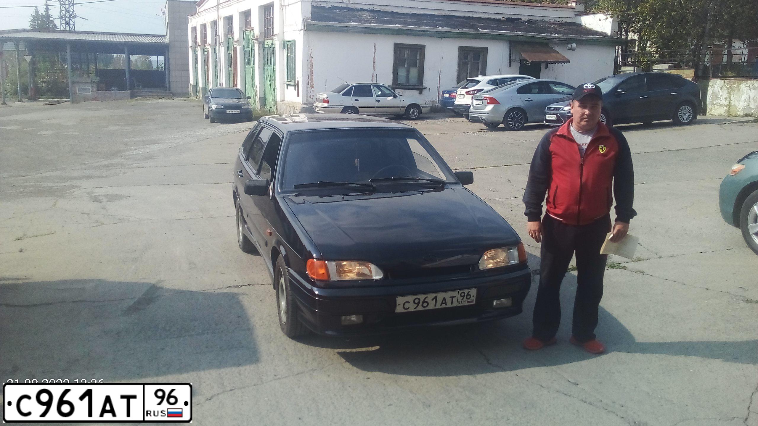 Фото автомобиля LADA 2114 SAMARA, 2011 — госномер Р604УН196. Цвет: Сине-Черный