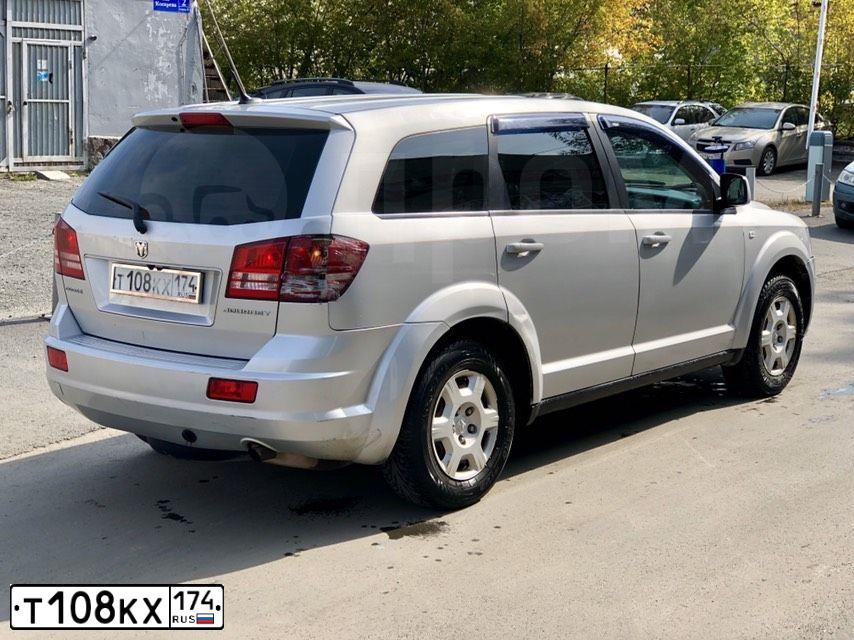 Фото автомобиля DODGE JOURNEY, 1910 — госномер Р437УК174. Цвет: БЕЛЫЙ