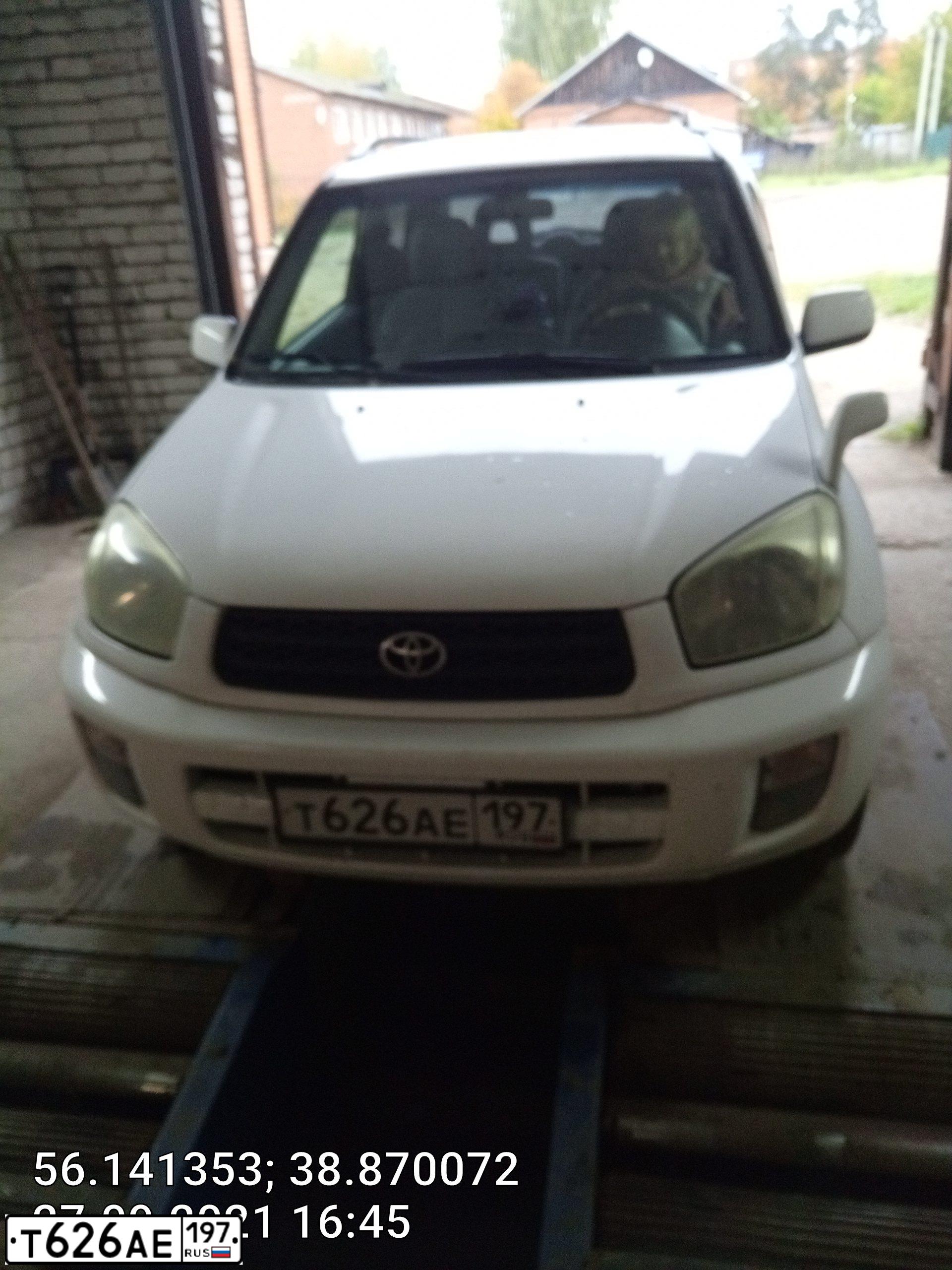 Фото автомобиля TOYOTA RAV4, 2002 — госномер У625ХТ797. Цвет: БЕЛЫЙ