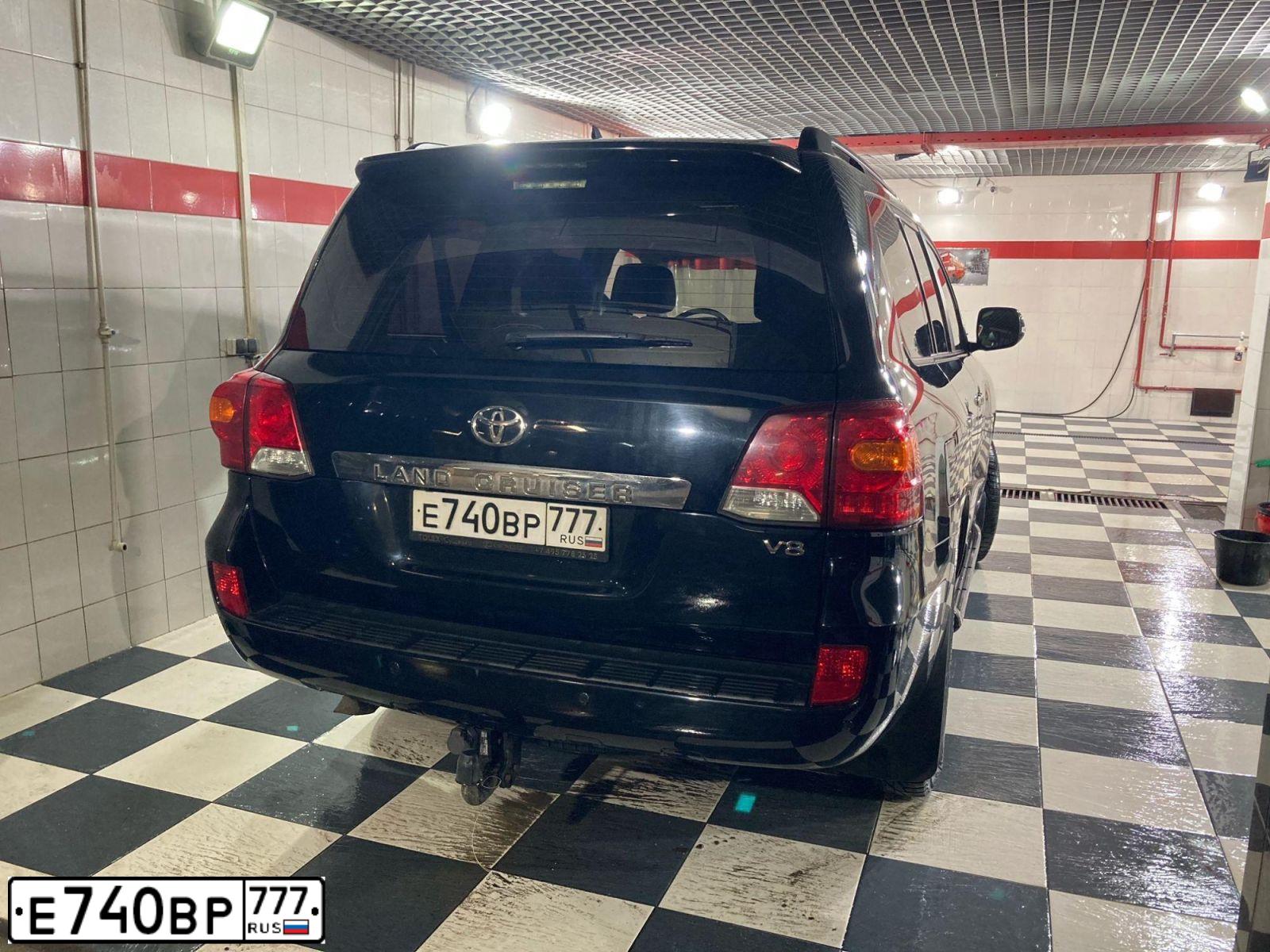 Фото автомобиля TOYOTA LANDCRUISER 200, 2014 — госномер Е740ВР777. Цвет: ЧЕРНЫЙ
