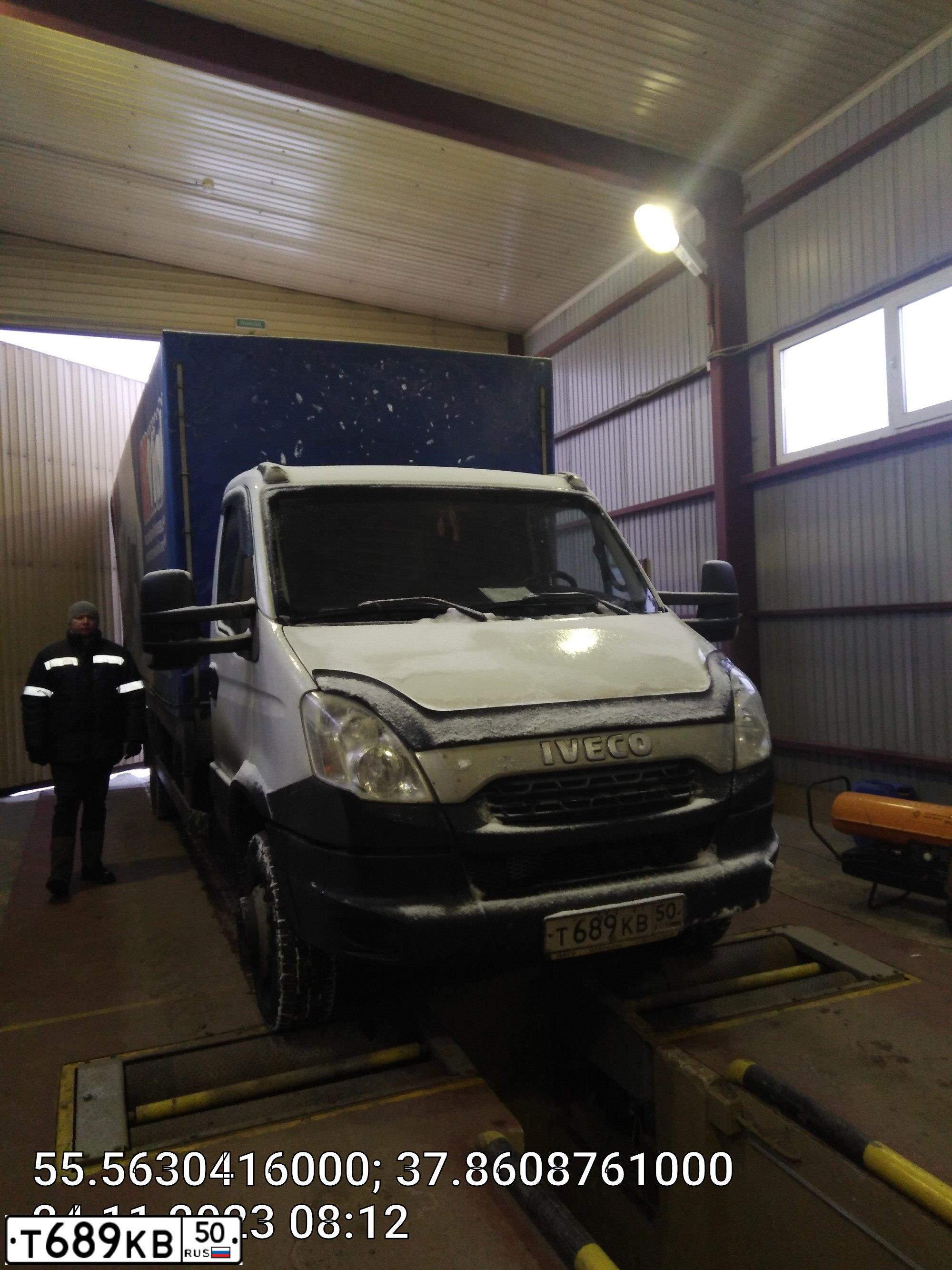 Фото автомобиля IVECO DAILY, 2013 — госномер Т689КВ50. Цвет: БЕЛЫЙ
