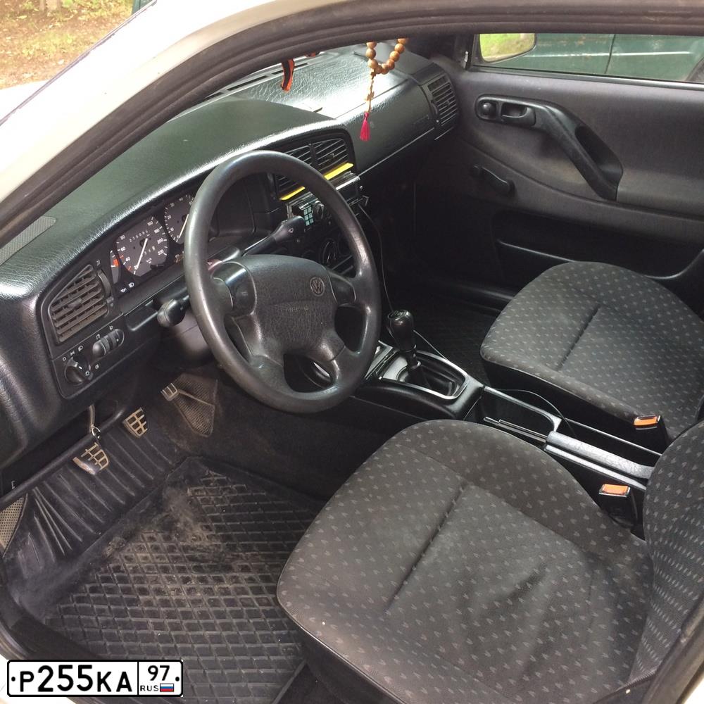 Фото автомобиля VOLKSWAGEN PASSAT, 1994 — госномер Р255КА97. Цвет: Белый