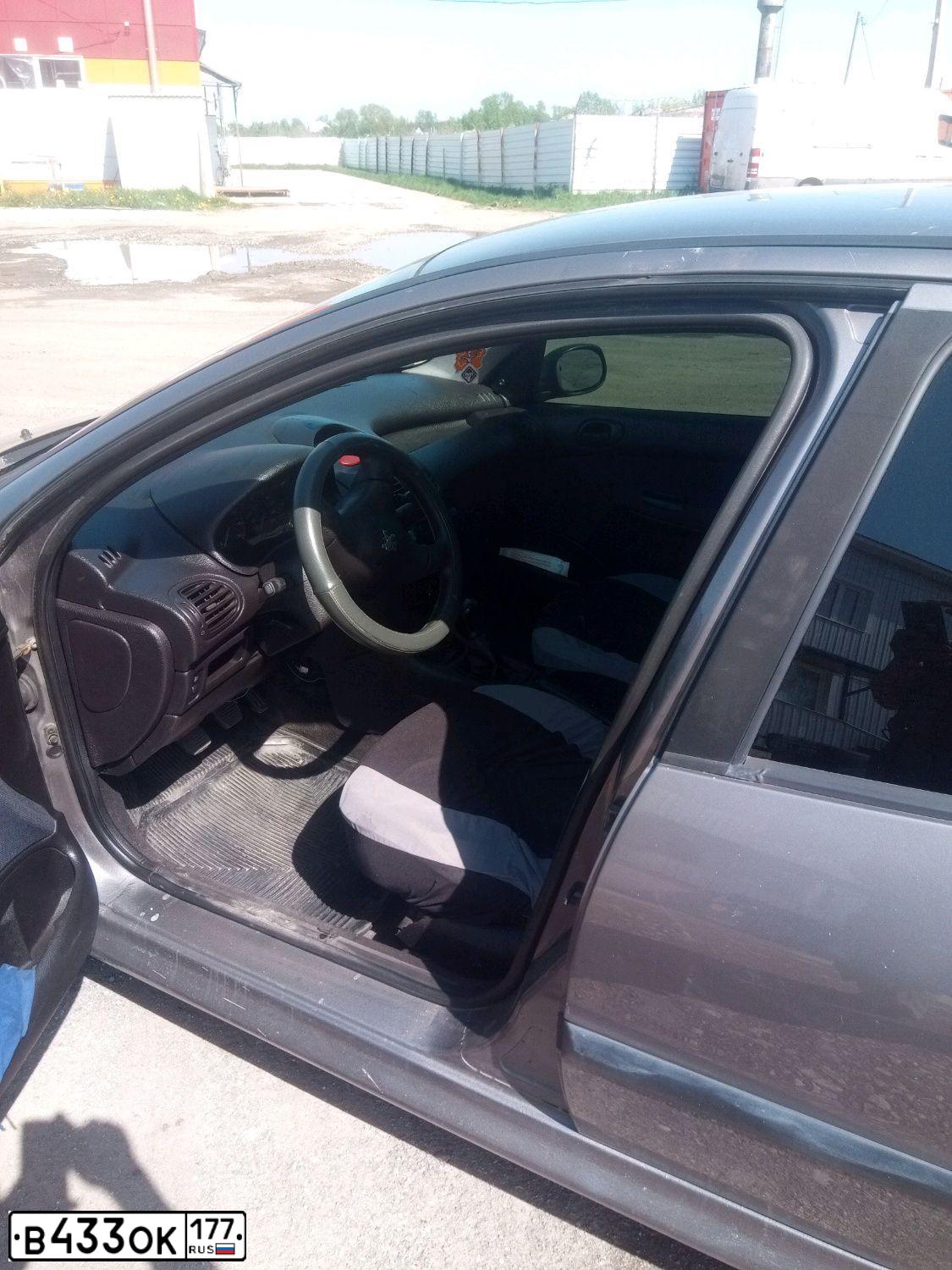 Фото автомобиля PEUGEOT 206, 1999 — госномер В315РУ790. Цвет: Серый