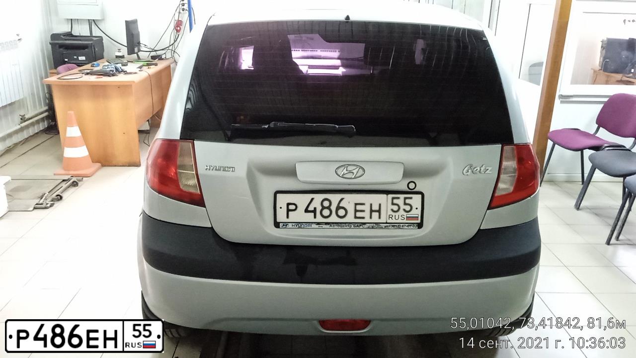 Фото автомобиля HYUNDAI GETZ, 2010 — госномер Р486ЕН55. Цвет: СЕРЕБРИСТЫЙ