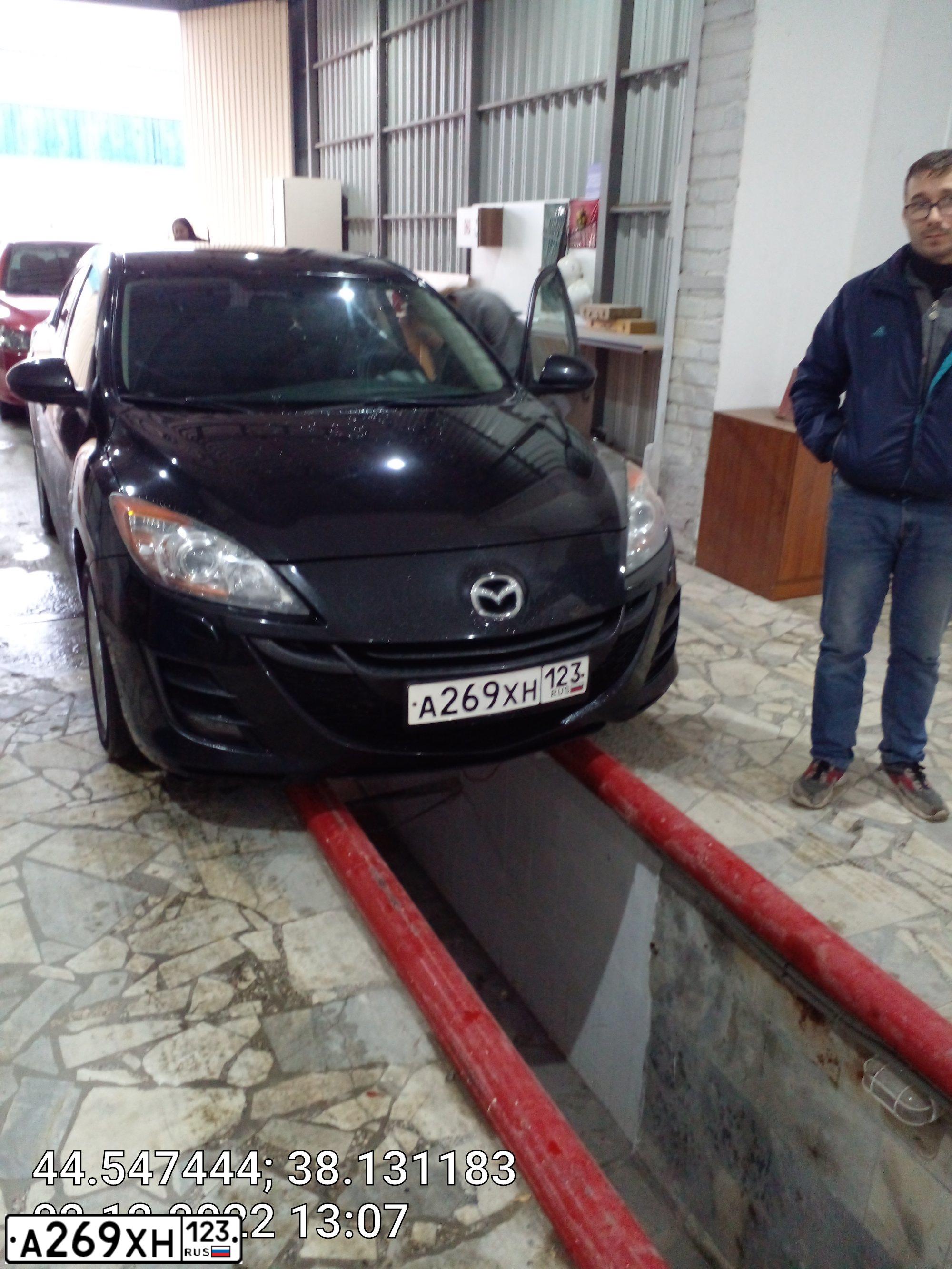 Фото автомобиля MAZDA A 3, 2010 — госномер А074МТ142. Цвет: ЧЕРНЫЙ