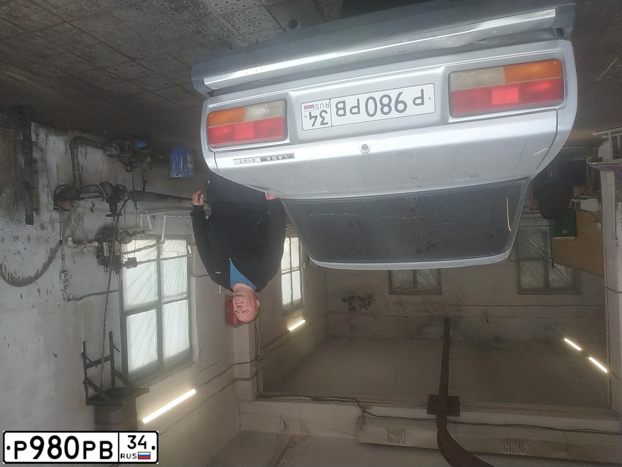 Фото автомобиля LADA 2107, 2010 — госномер Р980РВ34. Цвет: СВЕТЛО СЕРЕБРИСТЫЙ МЕТАЛЛ