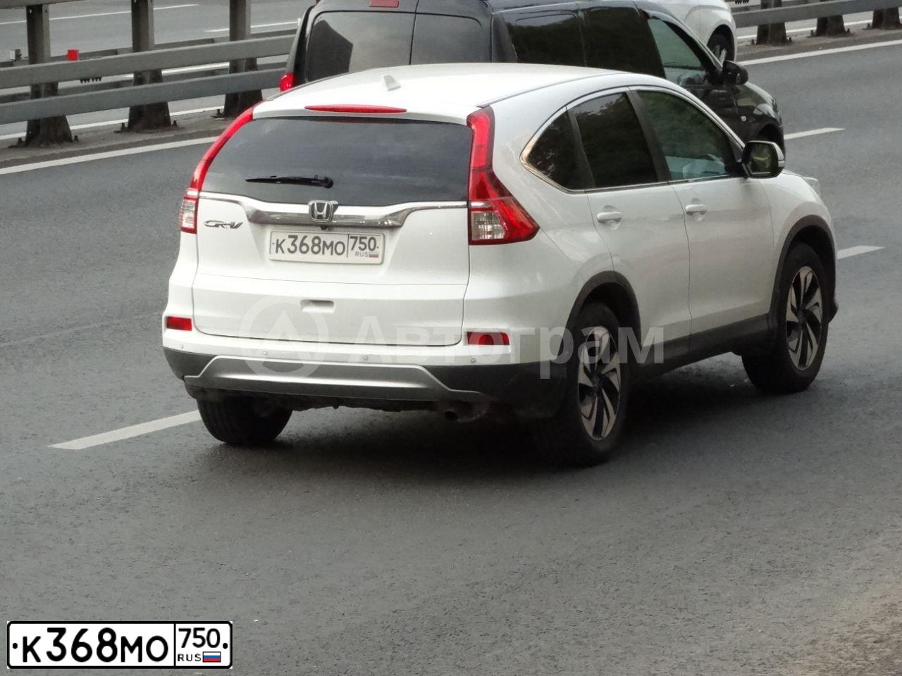 Фото автомобиля HONDA CR-V, 2015 — госномер К368МО750. Цвет: БЕЛЫЙ